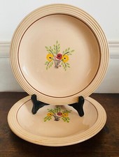 Lot de 2 Assiettes Longwy modèle corbeille céramique rose poudré