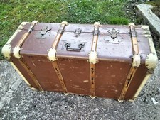 Malle -valise ancienne en bois, garniture en laiton, poignées en cuir
