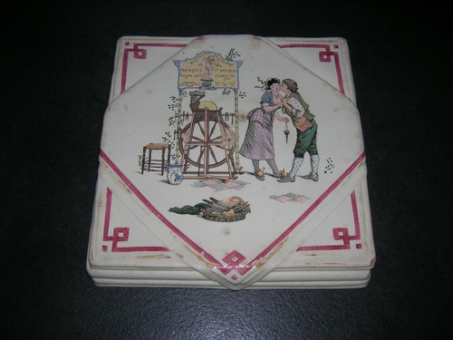 Dessous plat faience - dessous, de
