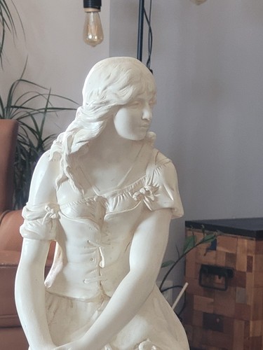 Moreau statue personnage femme