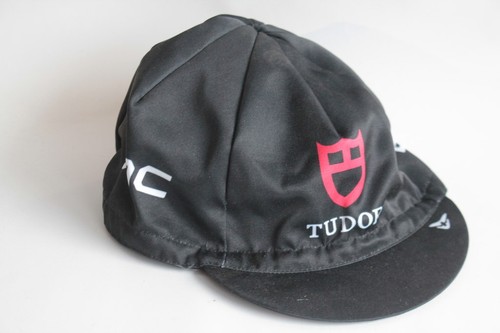 Casquette publicitaire montre