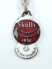 PORTE-CLES - Augis VINS SKALLI - Vin Fin d'ORANIE - Métal ÉMAILLÉ Vintage 1960s