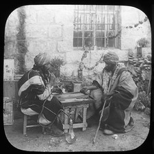 Verre Lanterne Magique c. 1900 Ethnique - Arabes jouant au Tavla - 23