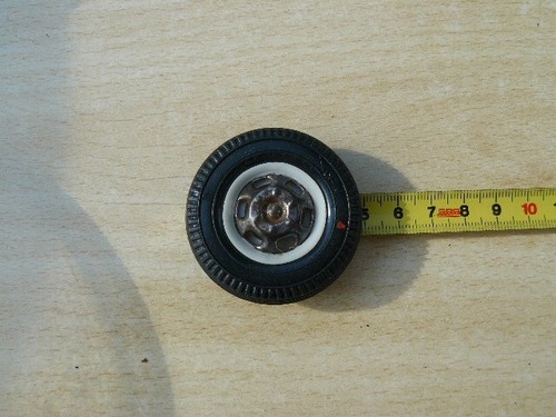 Roue avec enjoliveur - mm,
