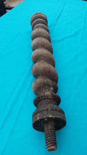 Ancienne colonne bois torsadee - colonne,