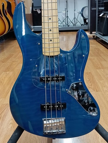 Guitare basse - (edwards),