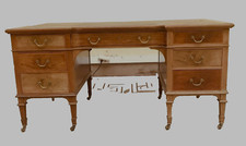 bureau style regency à caissons  en marqueterie avec le fauteuil . XX siècle .