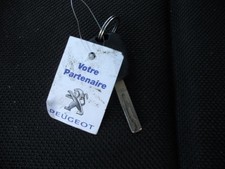 Custode arriere droit PEUGEOT