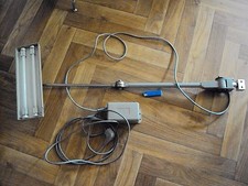 lampe de bureau industrielle d'architecte articulée a deux néons marque waldmann