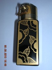 petit vaporisateur en verre noir ,décor de fleurs dorées , art déco . Mécanisme 