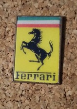 Grand Pin's Ferrari Cheval Voiture Logo Marque Emblème Signé M.us Epinglette Pin