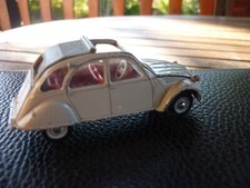 DINKY TOYS France  500.  Citroen 2 cv. Roues concaves. 1/43. 1967-1971.