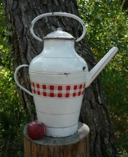 Ancien arrosoir en tôle