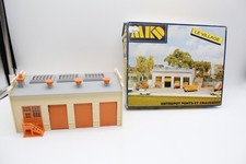 MKD - HO - 652 - ENTREPOTS PONTS & CHAUSSEES - LE VILLAGE - ANCIEN -