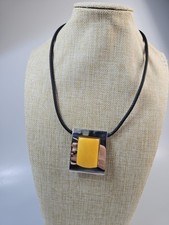 Pendentif ambre, pendentif