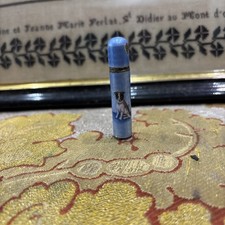 ancien flacon de parfum en metal emaillé a decor de chien travail anglais