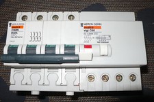 DISJONCTEUR DIFFERENTIEL 4P, TETRA 32A 30mA COURBE D MERLIN GERIN 32AMPERES 10KA