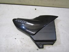 cache laterale droit yamaha ybr 125 2004 2008 (manque un pion de centrage)