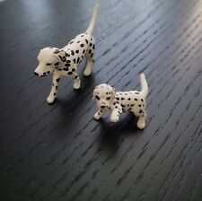 FAMILLE DE CHIENS DALMATIENS
