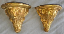 Paire de petites console s d' applique baroques en bois doré à la feuille d'or