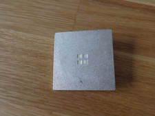 Broche Biche de Bere en métal