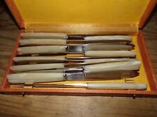 Ancien coffret de 12 couteaux