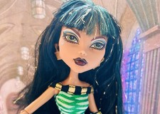 Monster High School's Out Wave 2 Poupée Cleo de Nile Mattel 2011