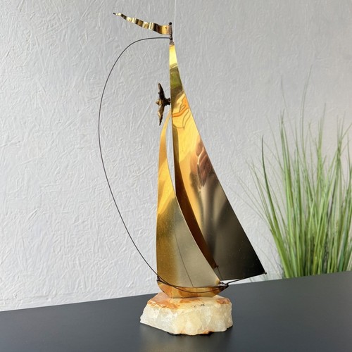 Ancienne sculpture voilier