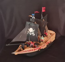 Playmobil 6678 bateau Pirates tout équipé : canons, personnages et accessoires.