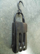 Ancienne poulie  bois et fer à 2 reas