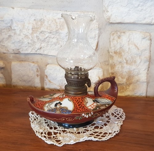 Ancienne lampe huile décor - à,