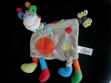 Doudou plat vache girafe Zoé SIMBA TOYS NICOTOY KIABI gris rouge vert (4 dispo)