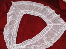 volant de tulle brodé
