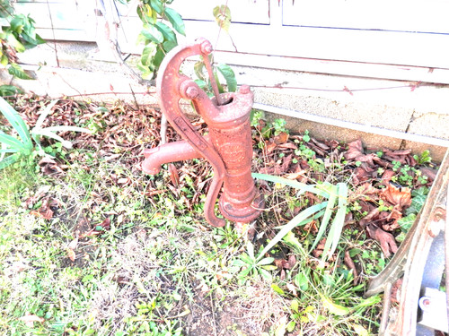 Ancienne pompe bras - ,