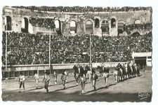 30  NIMES  COURSE DE TAUREAUX AUX ARENES ROMAINES  LE PASEO