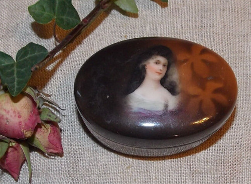 Ancienne boite pillules en - a,