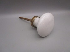 Grosse poignée de porte ancienne en porcelaine de Limoges blanche et laiton