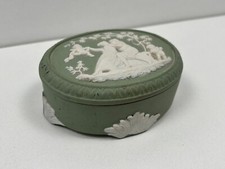 Ancienne Boîte à Bijoux en Biscuit Wedgwood Jasperware  ? Scène Romantique