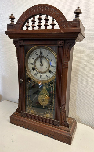 Pendule ancienne décorative