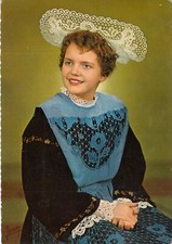 Carte postale 10cmX15cm MORBIHAN LORIENT coiffe et costumes timbrée 1971