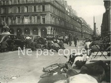 LIBERATION de PARIS 1944 tirs place des Pyramides photo 18 x 24 cm WWII 2ème DB
