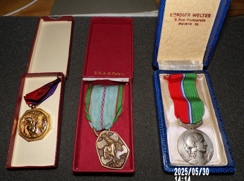 Médailles militaire - ,