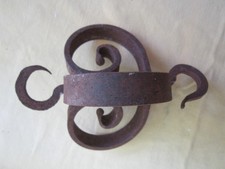 GROS CROCHET EN FER FORGE