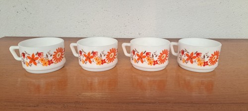 Lot tasses arcopal motif - de,
