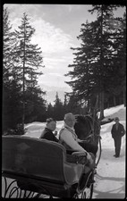portrait homme + jeune garçon traîneau  - Ancien négatif photo an. 1930