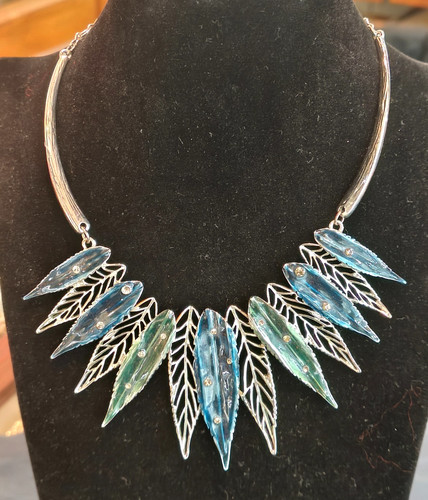 Collier ras cou - cou, avec