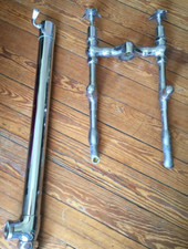 Ensemble robinet robinetterie colonne évacuation ancien (vintage).  