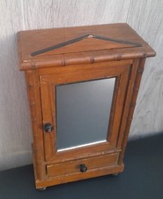 Armoire de poupée en pitchpin façon bambou Jouet Ancien Vers 1900 Bon État 35 cm