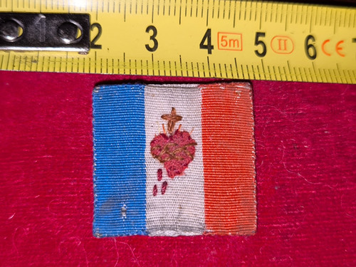 Drapeau tricolore brodé coeur