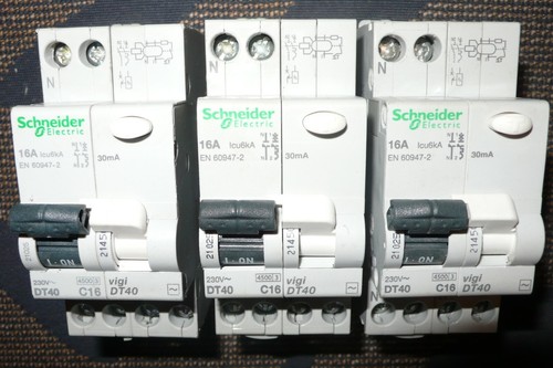 Disjoncteur 21025 differentiel - disjoncteur,